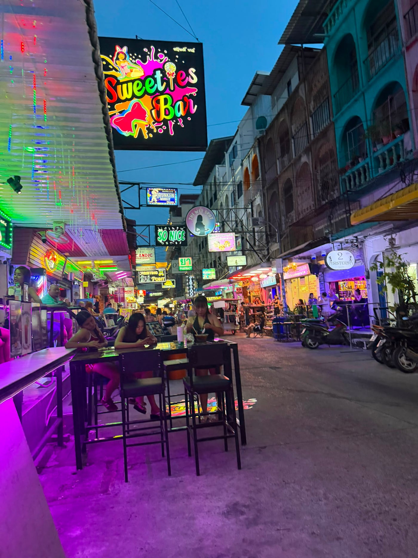 Bar & 12-Room Guesthouse for Takeover | Near the Beach, Pattaya β photo 3