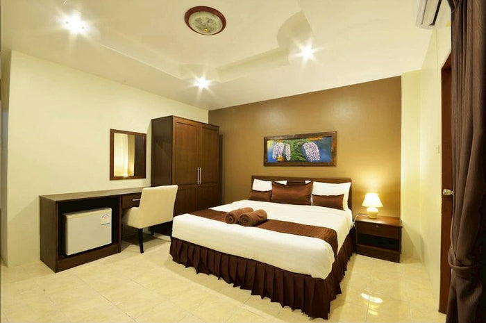 Restaurant & 18-Room Hotel Business for Takeover | Main Road, Soi Buakhao, Pattaya — Pattaya, Thailand