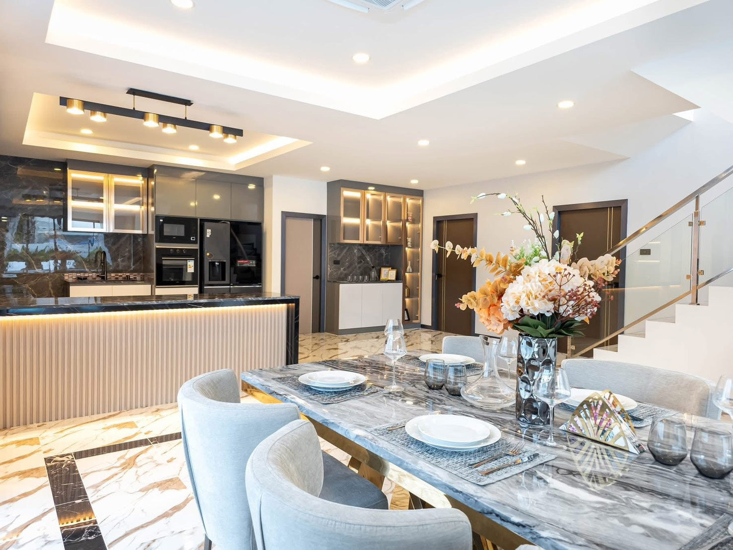 Modern pool villa 5 bedrooms for sale