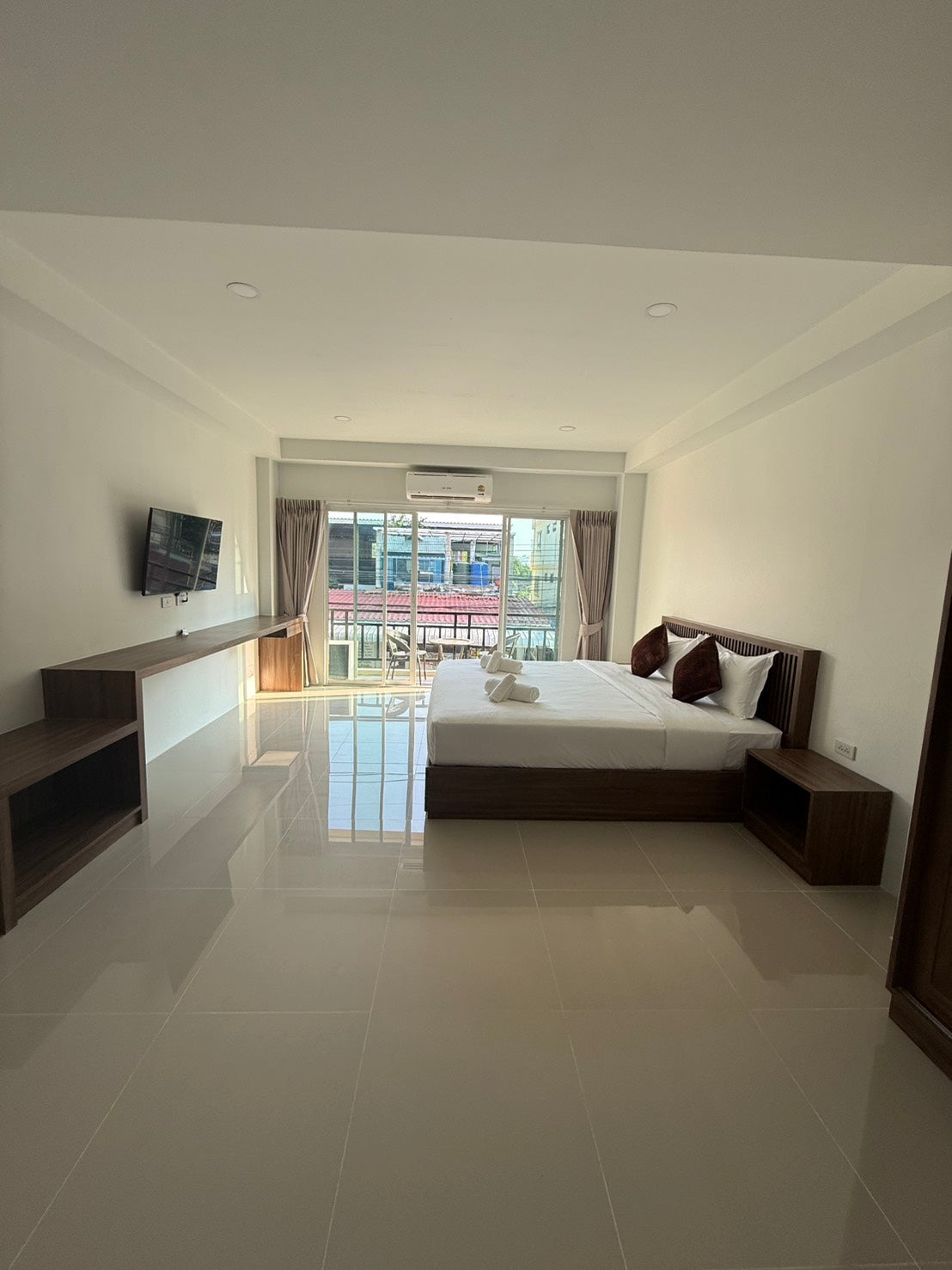 Hotel for Rent – 42 Rooms