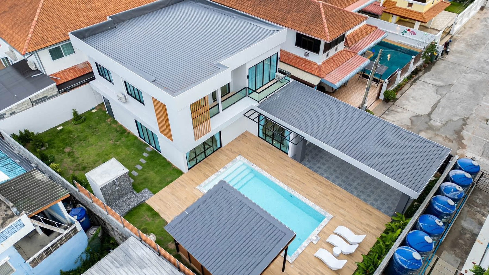 Modern pool villa 5 bedrooms for sale
