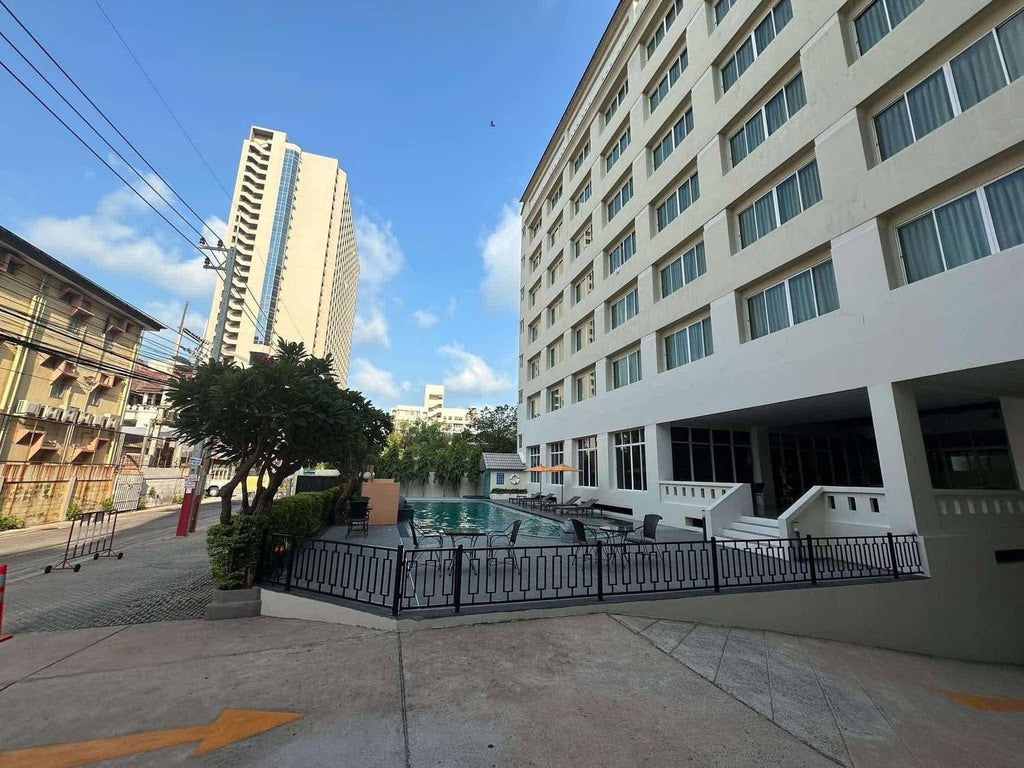 3-Star Hotel for Sale in North Pattaya – 123 Rooms, Prime Beachfront Location