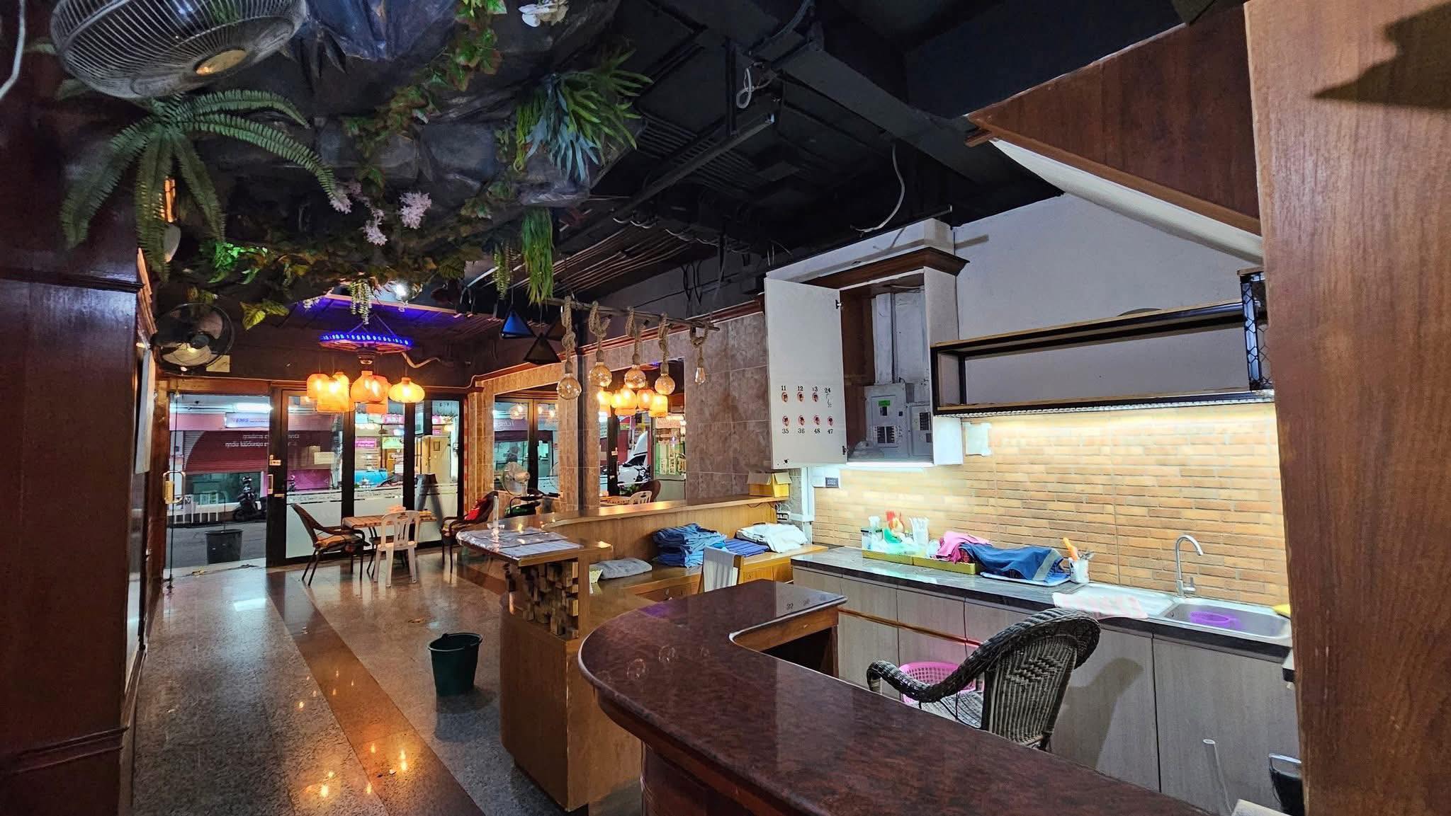 Commercial Building for Rent – Beach Road Soi 13