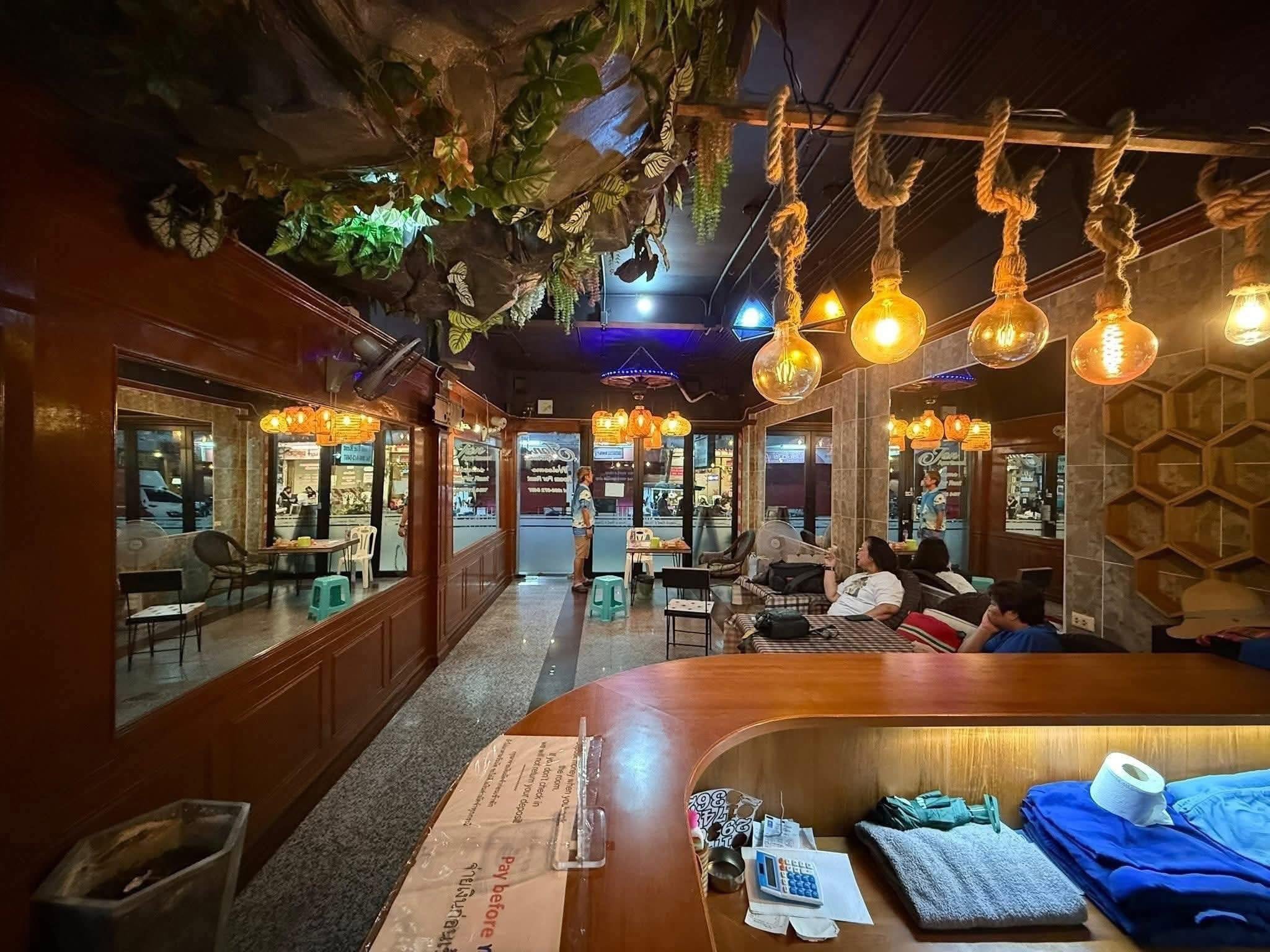 Commercial Building for Rent – Beach Road Soi 13