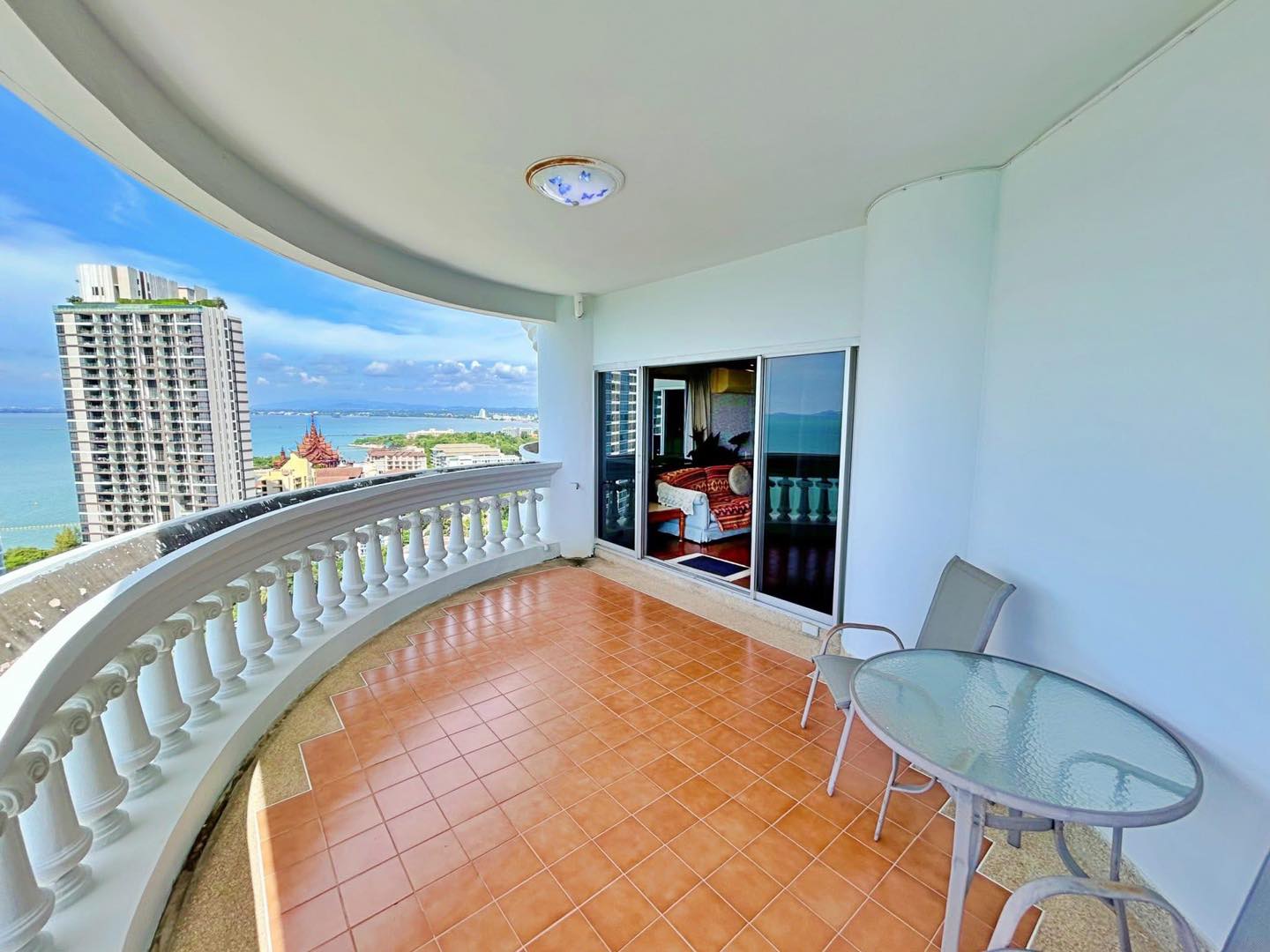 Silver Beach Condominium Wongamat – 2 Bedroom Beachfront Unit