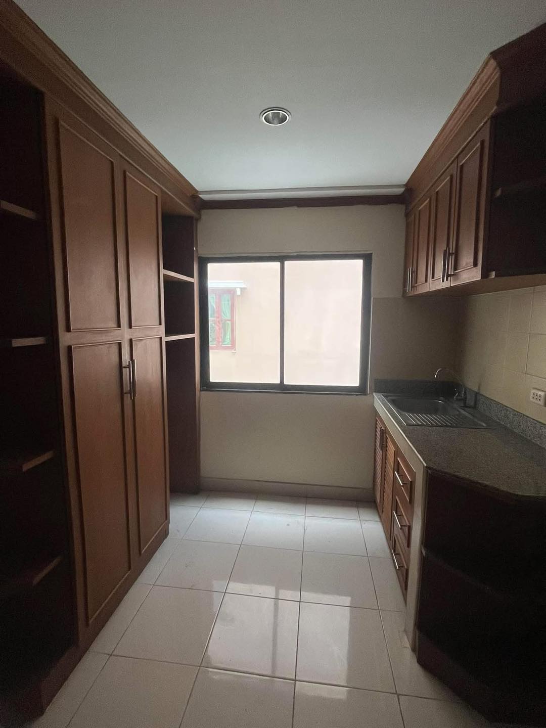 Commercial Building for Rent – 2 Units, 3 Floors, Pattaya 3rd Road