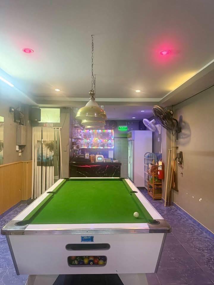 Bar for Takeover – Soi Buakhao Main Road