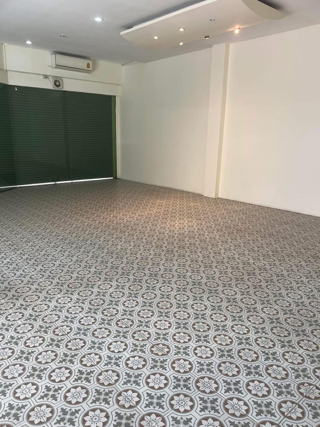 Commercial Building for Rent – 2 Units, 3 Floors, Pattaya 3rd Road