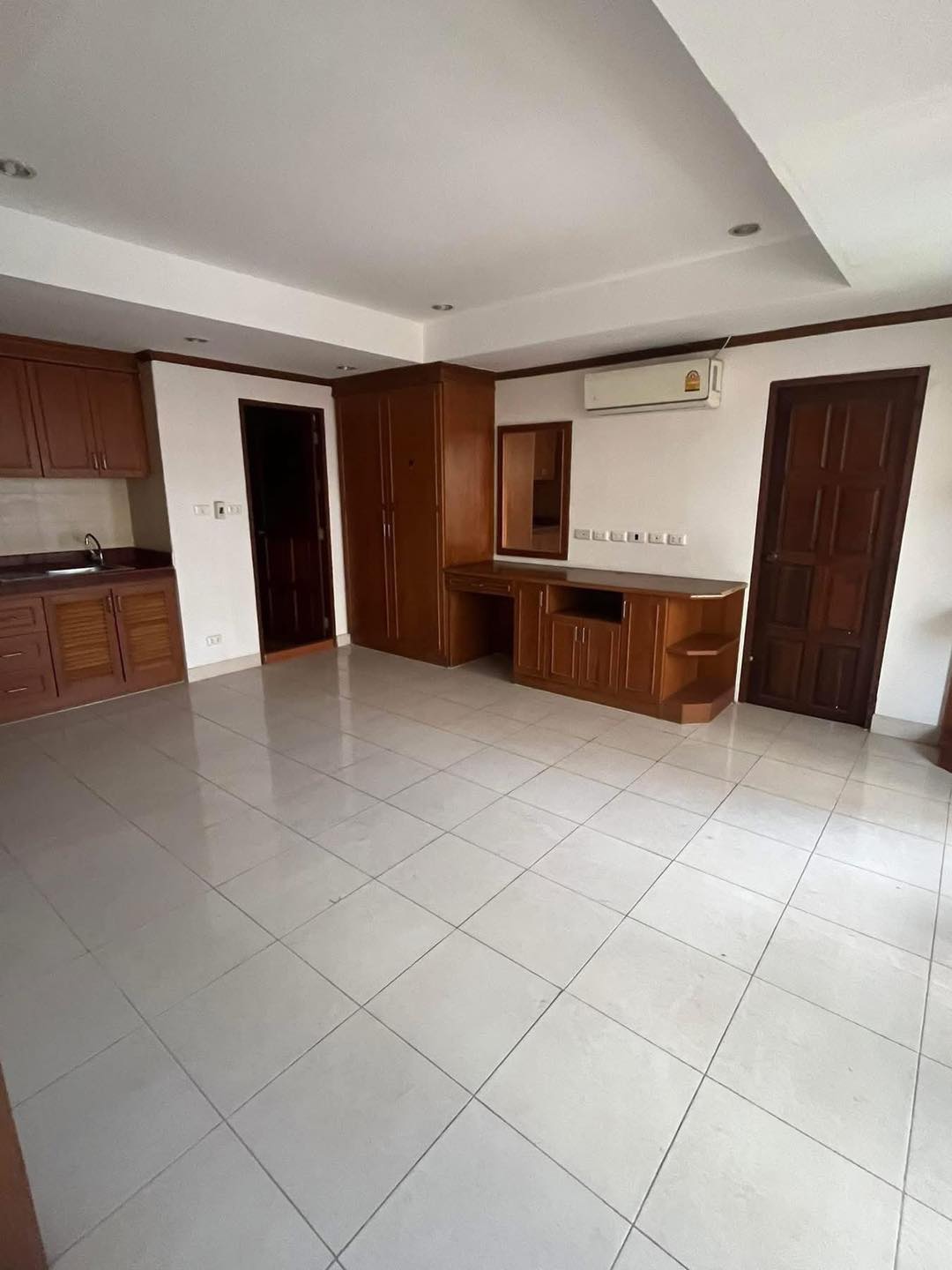 Commercial Building for Rent – 2 Units, 3 Floors, Pattaya 3rd Road