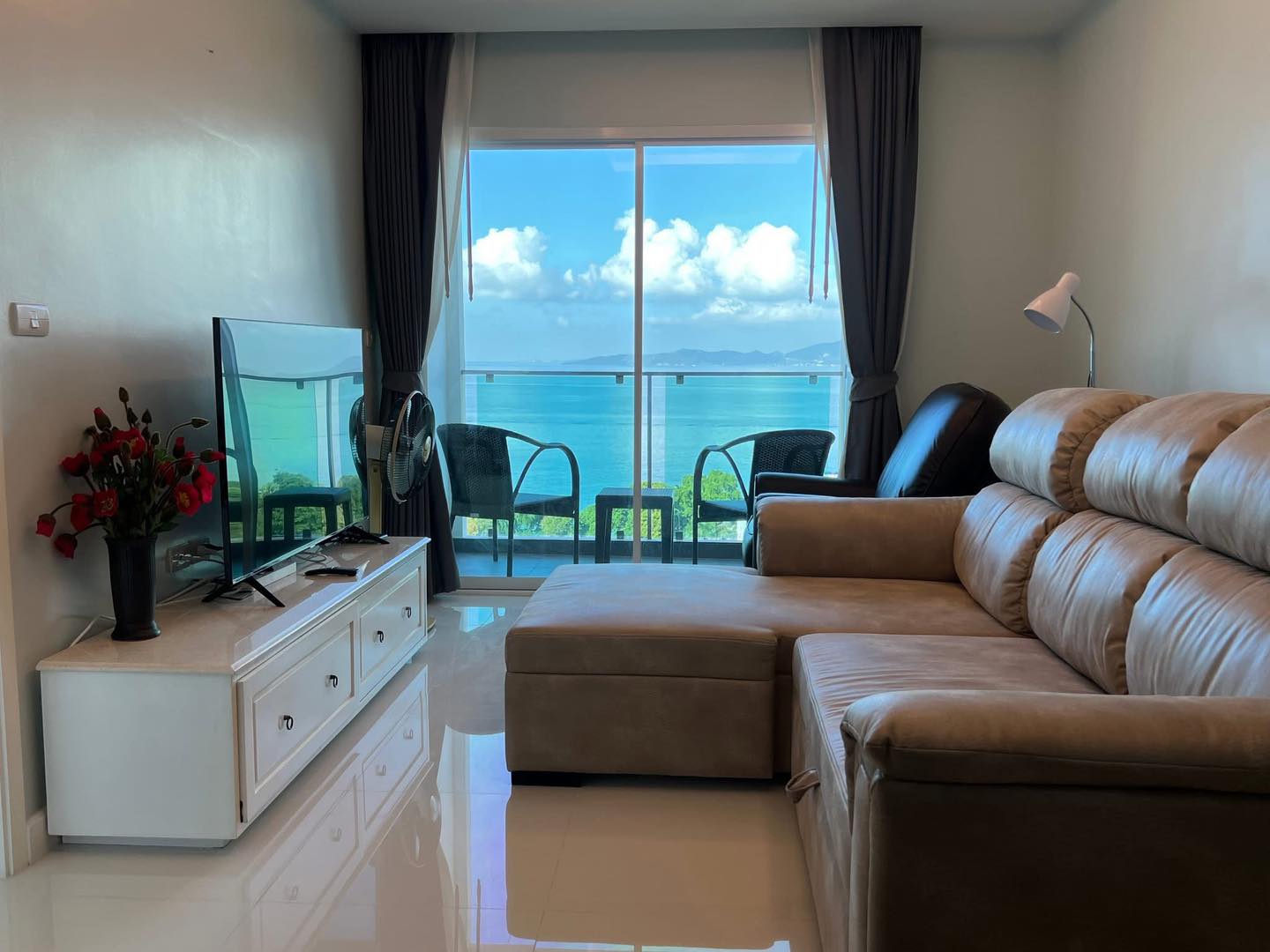 1 Tower Pratumnak – 1 Bedroom 61sqm, 11th Floor