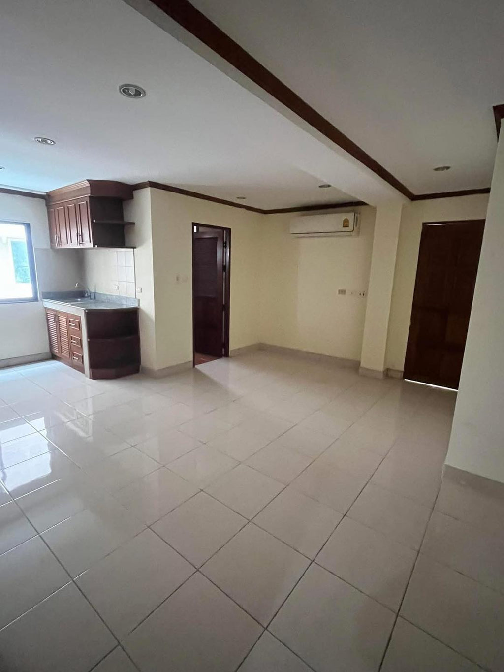 Commercial Building for Rent – 2 Units, 3 Floors, Pattaya 3rd Road