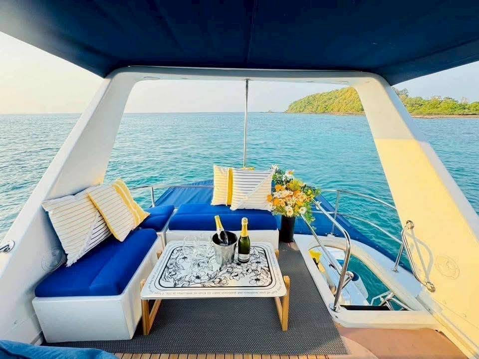 Luxury 44ft Yacht for Sale – Ocean Marina Pattaya