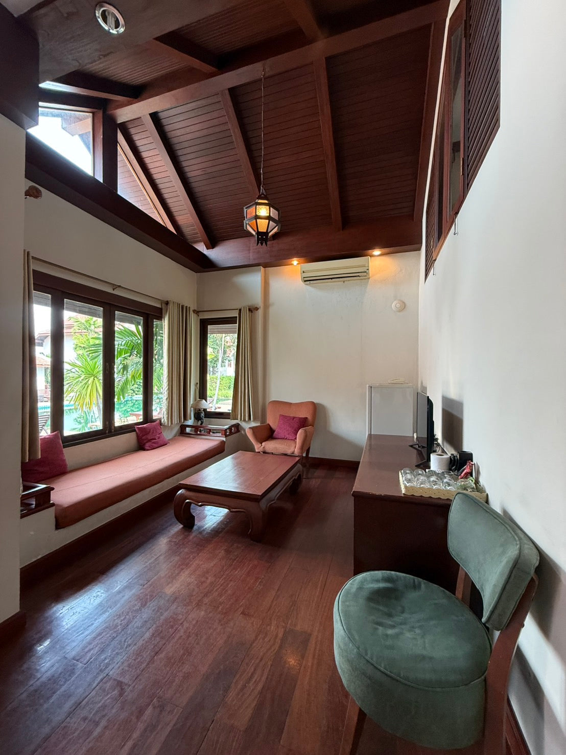 Thai–Bali Resort for Rent – 13 Villas, 32 Rooms Near Jomtien Beach