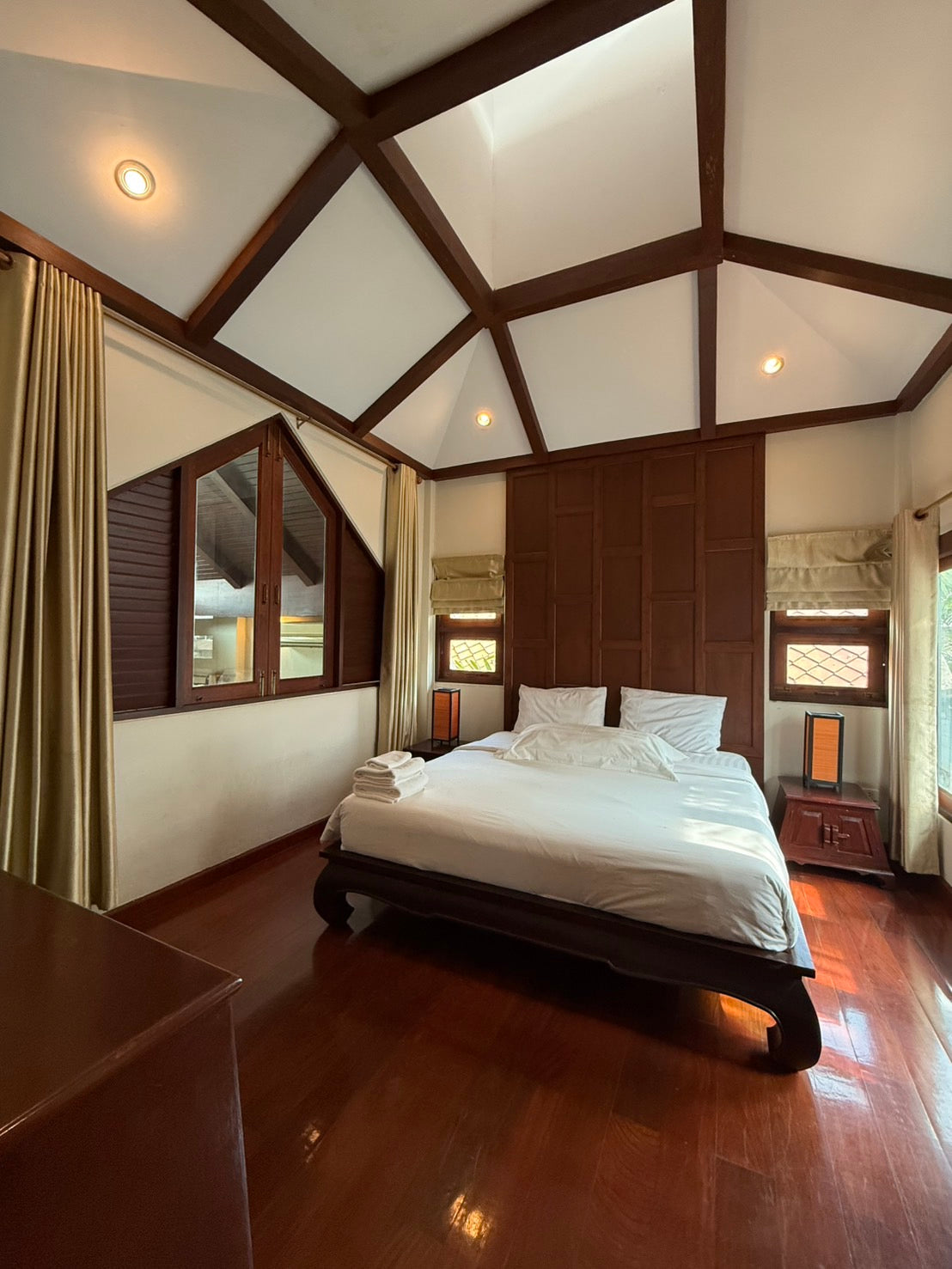 Thai–Bali Resort for Rent – 13 Villas, 32 Rooms Near Jomtien Beach