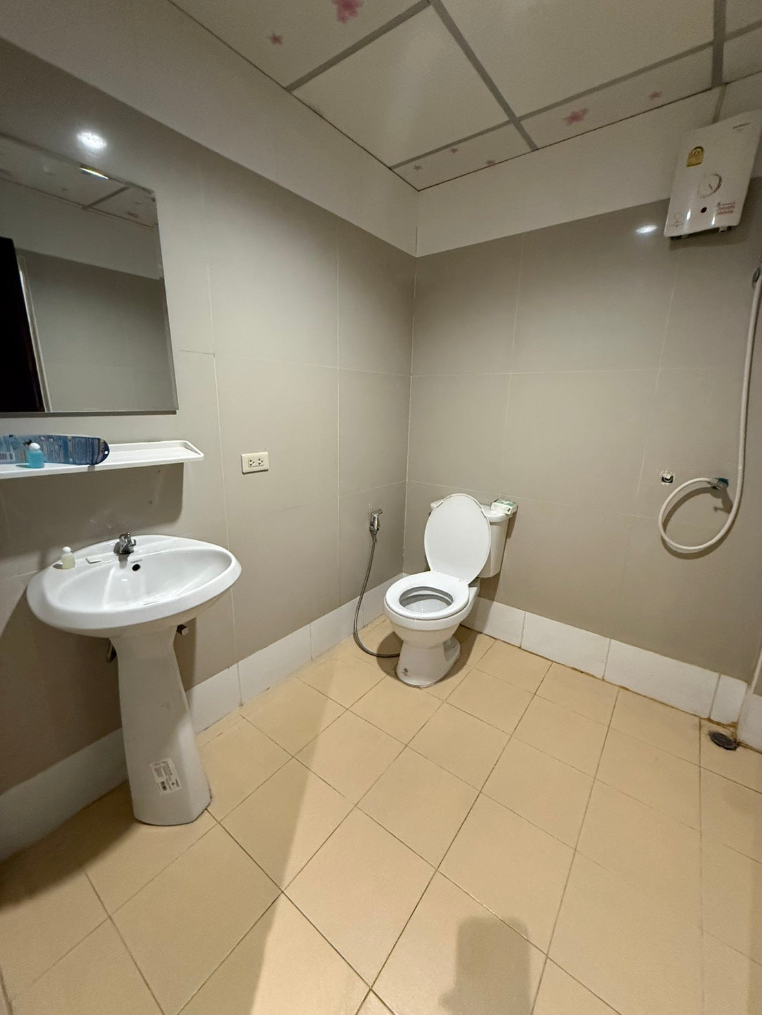 Hotel for Rent – 18 Rooms