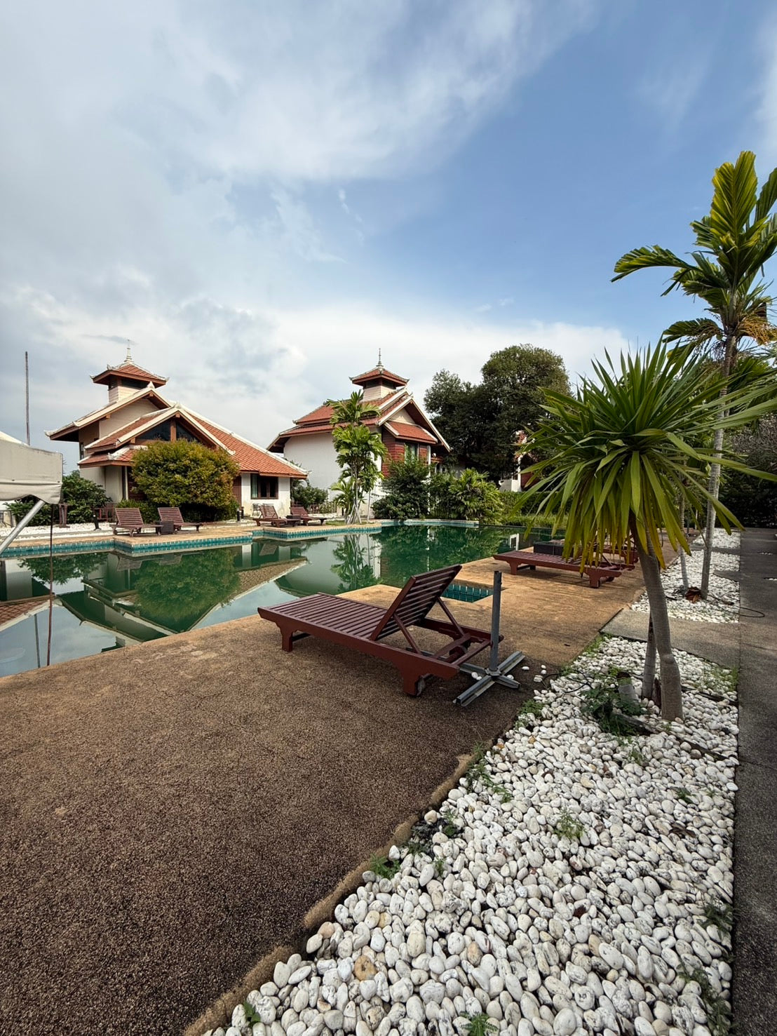 Thai–Bali Resort for Rent – 13 Villas, 32 Rooms Near Jomtien Beach