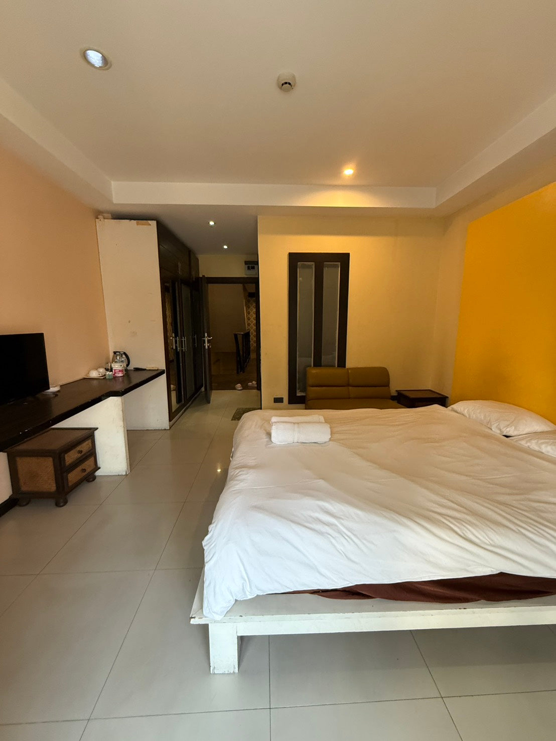 Hotel for Rent – 18 Rooms