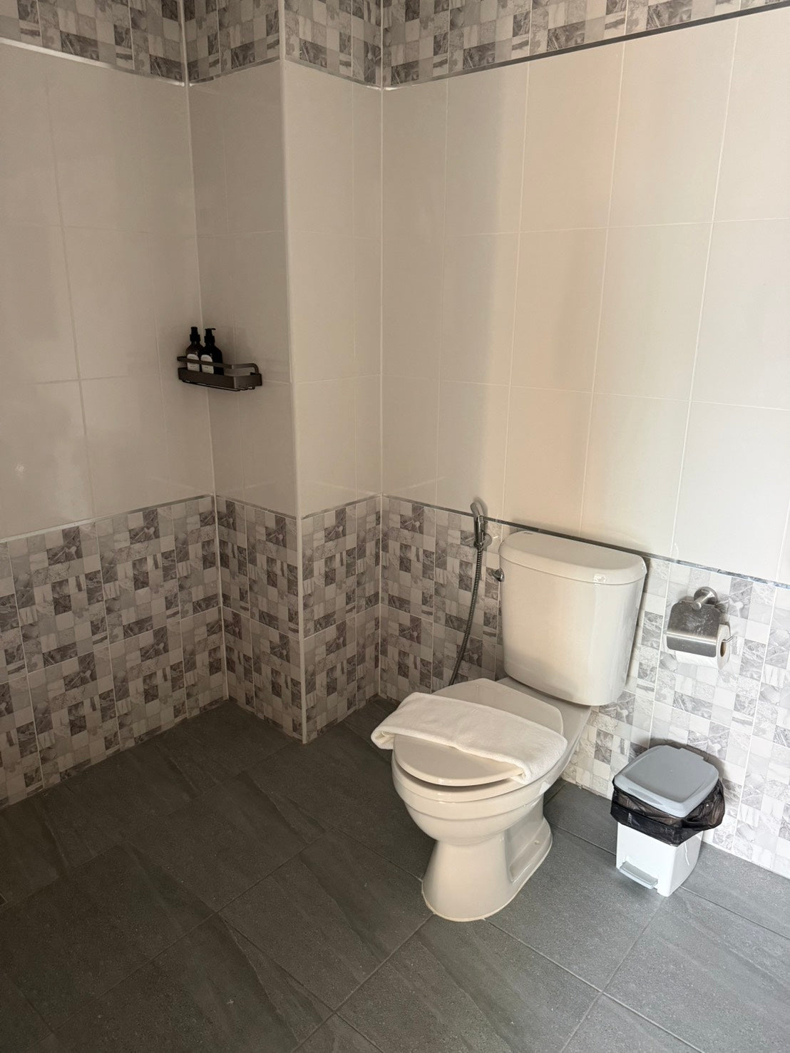 Hotel for Rent – 42 Rooms