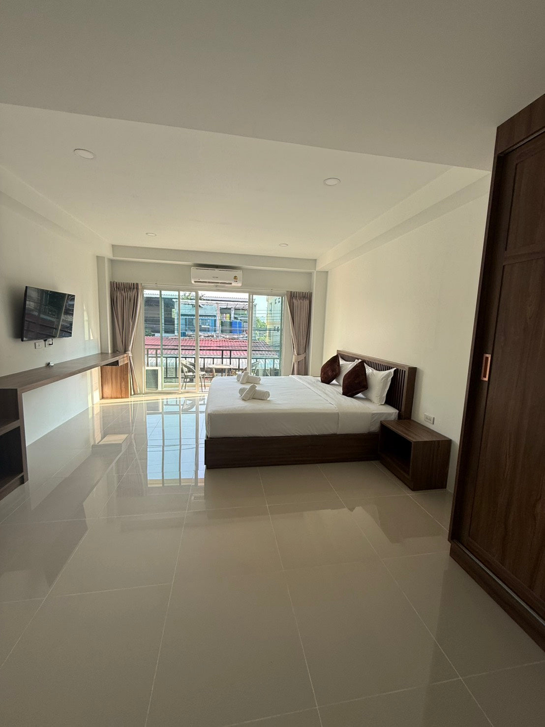 Hotel for Rent – 42 Rooms