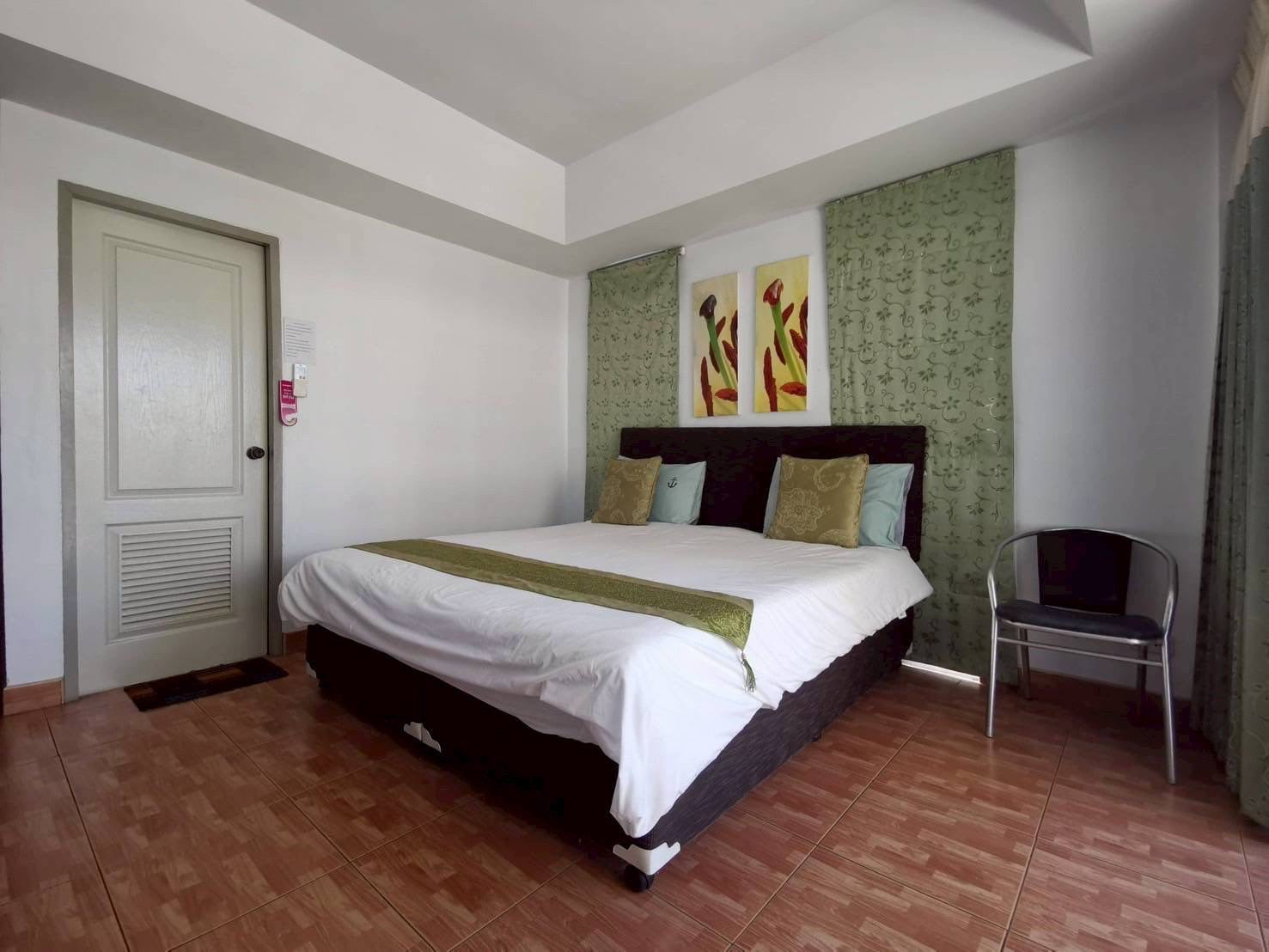 Commercial Building for SALE – 3 Units (4 Floors)