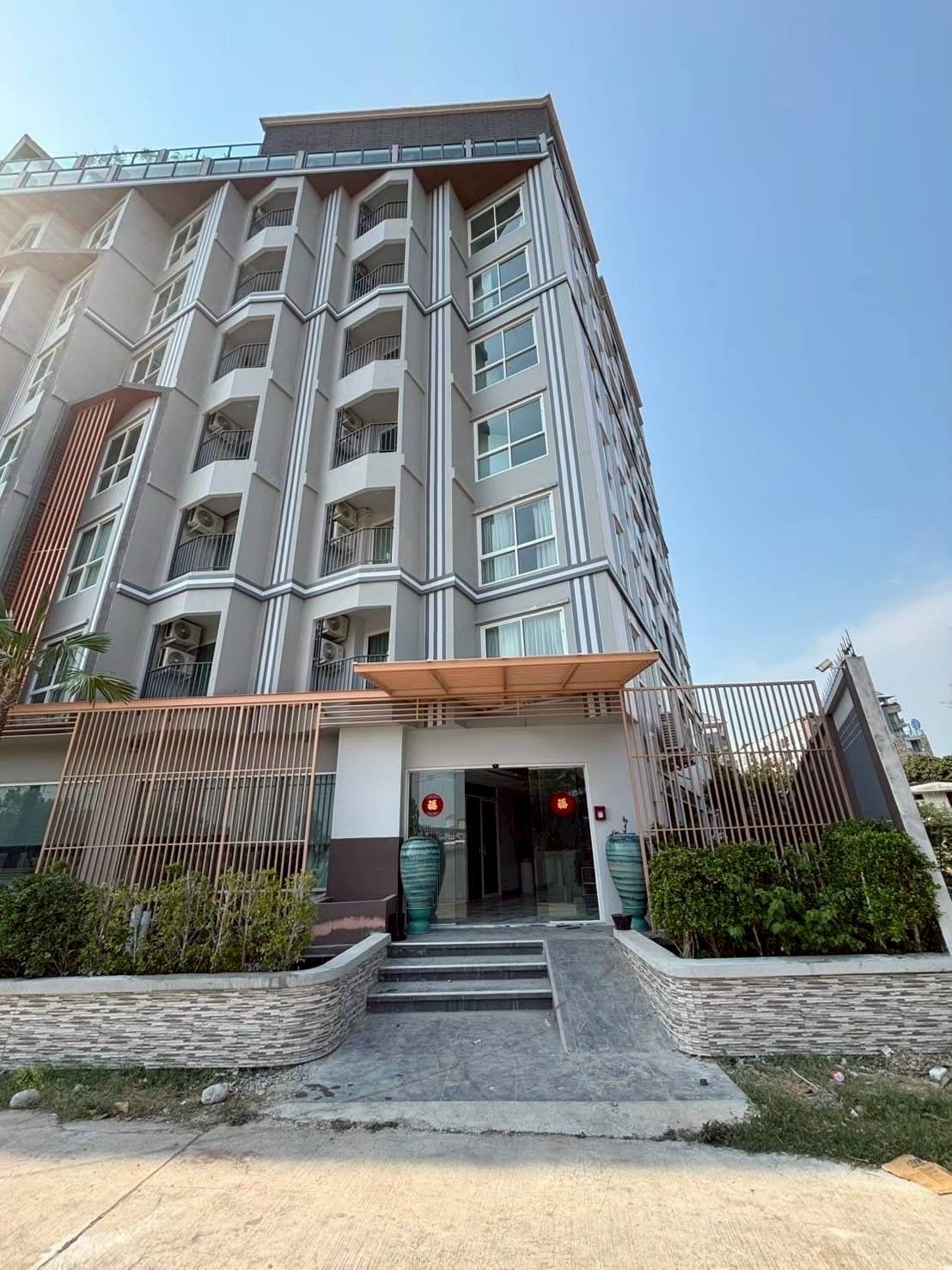 Hotel / Business Building for Rent – 89 Rooms