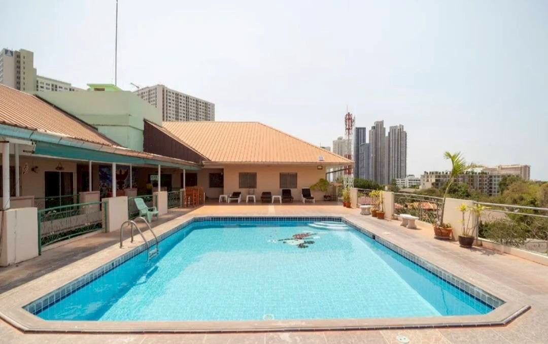 Prime 80+ Room Hotel for Rent – No Key Money