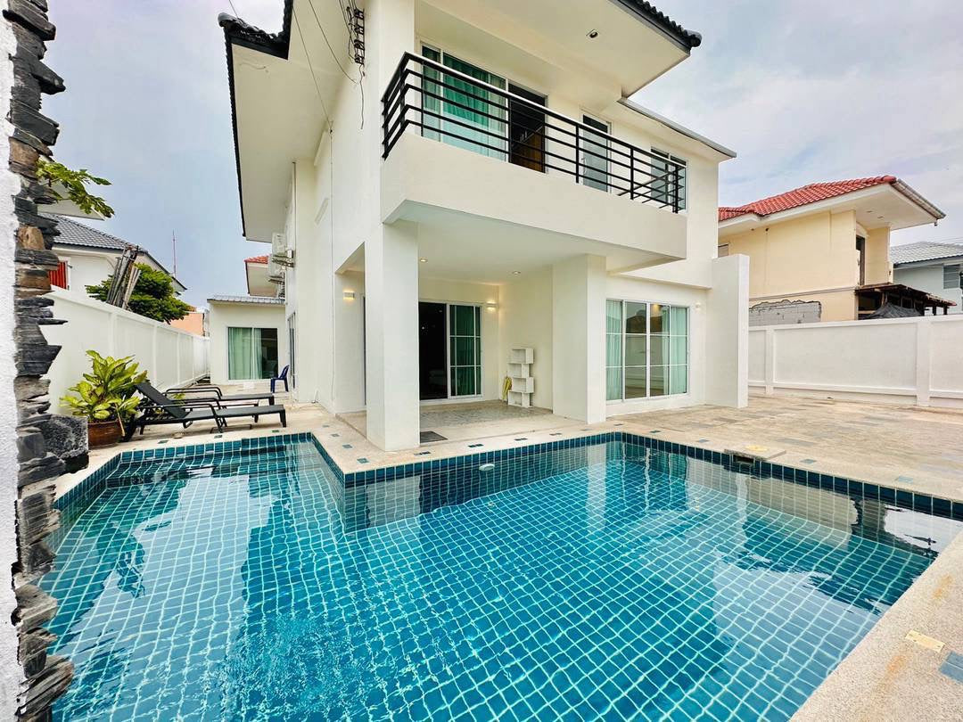 Two-Storey Pool Villa for Sale or Rent – Near Jomtien Beach
