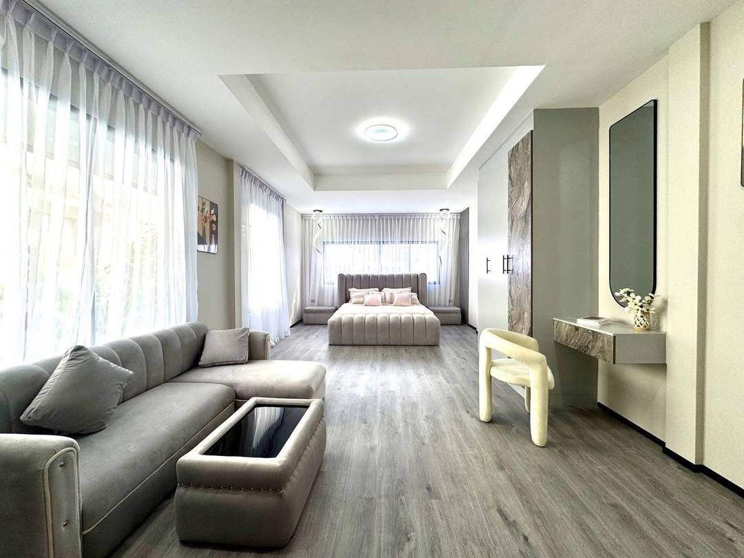 5-Bedroom Pool Villa for SALE – Country Club Village, Pattaya