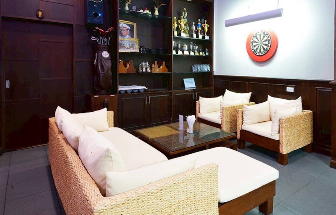 Restaurant & Hotel – 18 Rooms