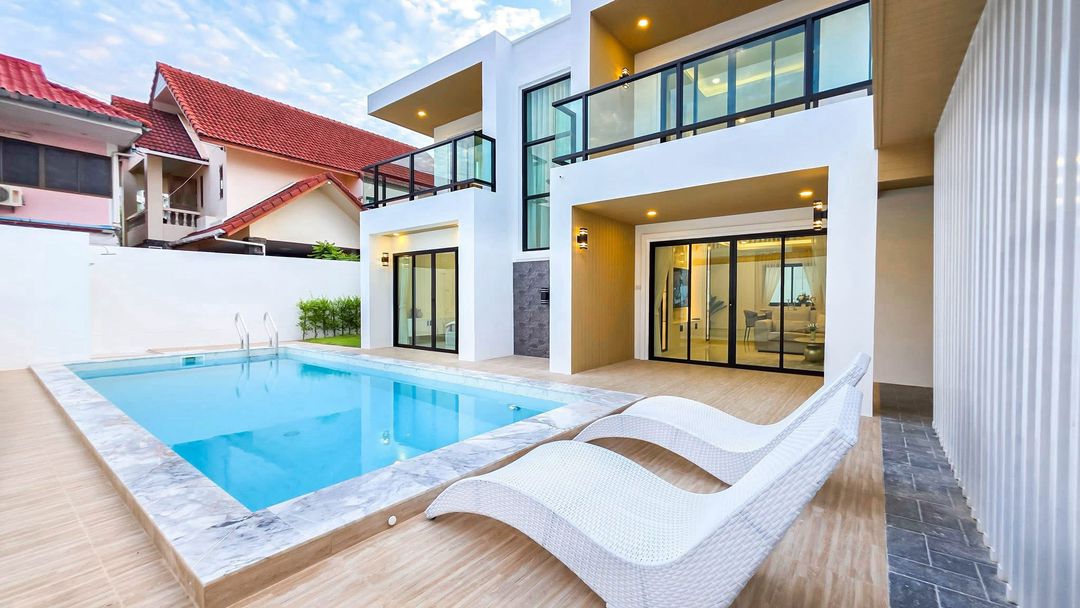 Modern 5-Bedroom Pool Villa for Sale | Near Jomtien & Walking Street, Pattaya