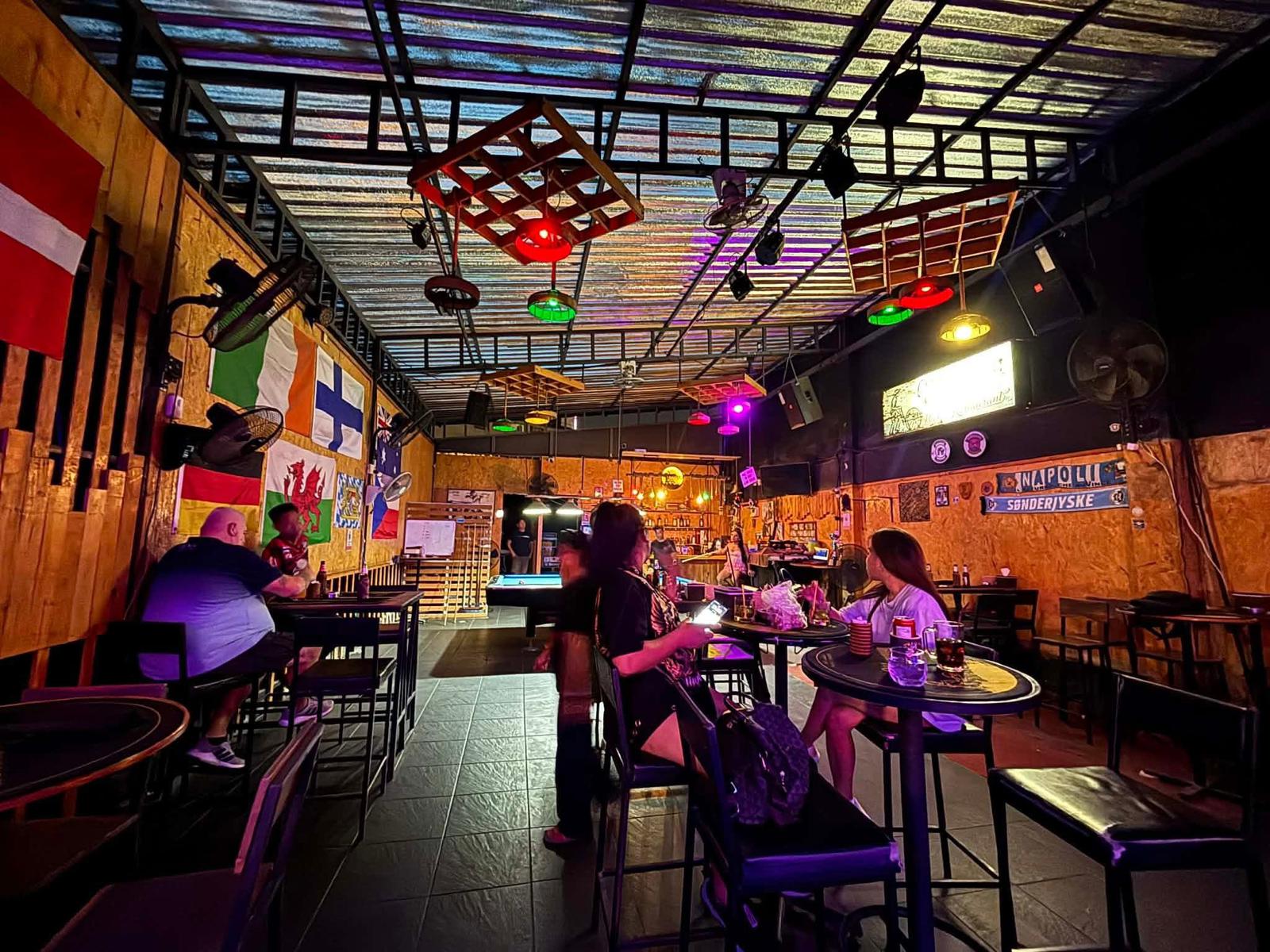 Bar on Soi Buakhao – Business for Takeover