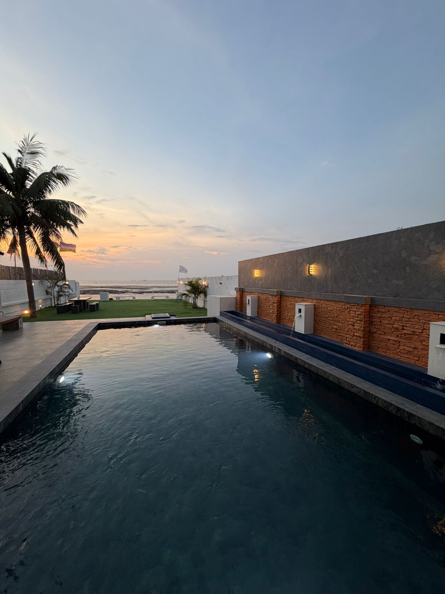 Beachfront Pool Villa for Sale – Pattaya