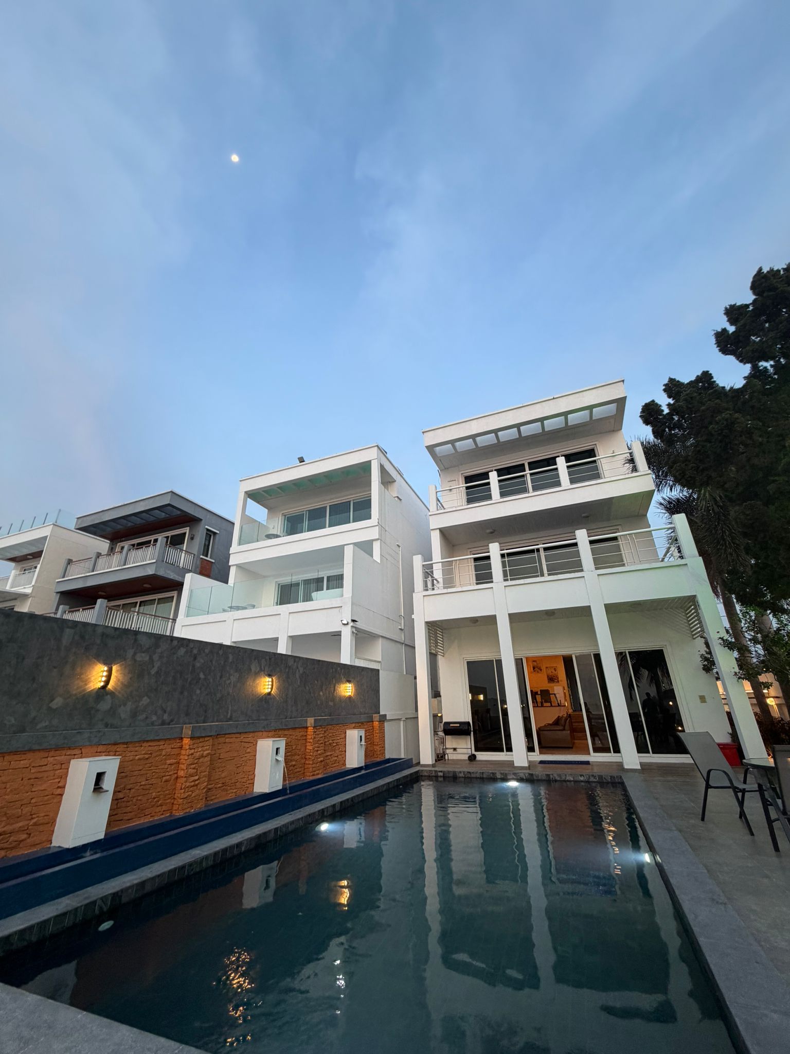 Beachfront Pool Villa for Sale – Pattaya