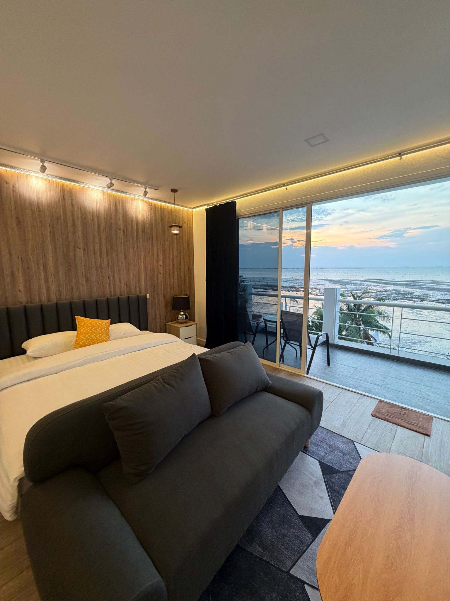 Beachfront Pool Villa for Sale – Pattaya