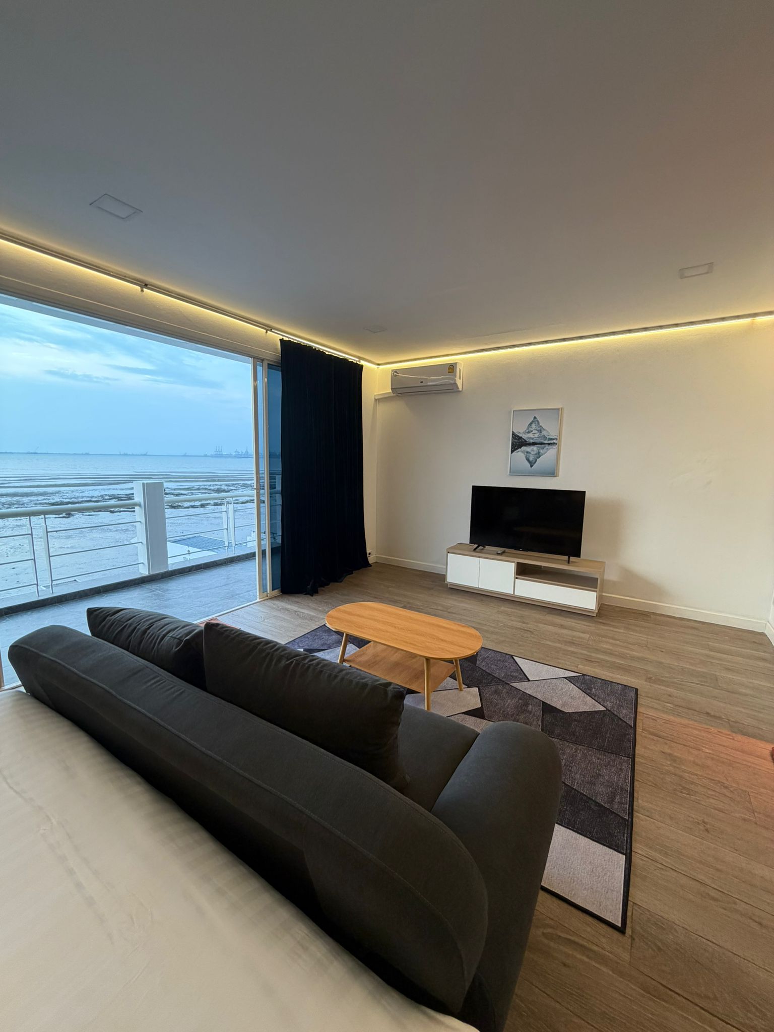 Beachfront Pool Villa for Sale – Pattaya