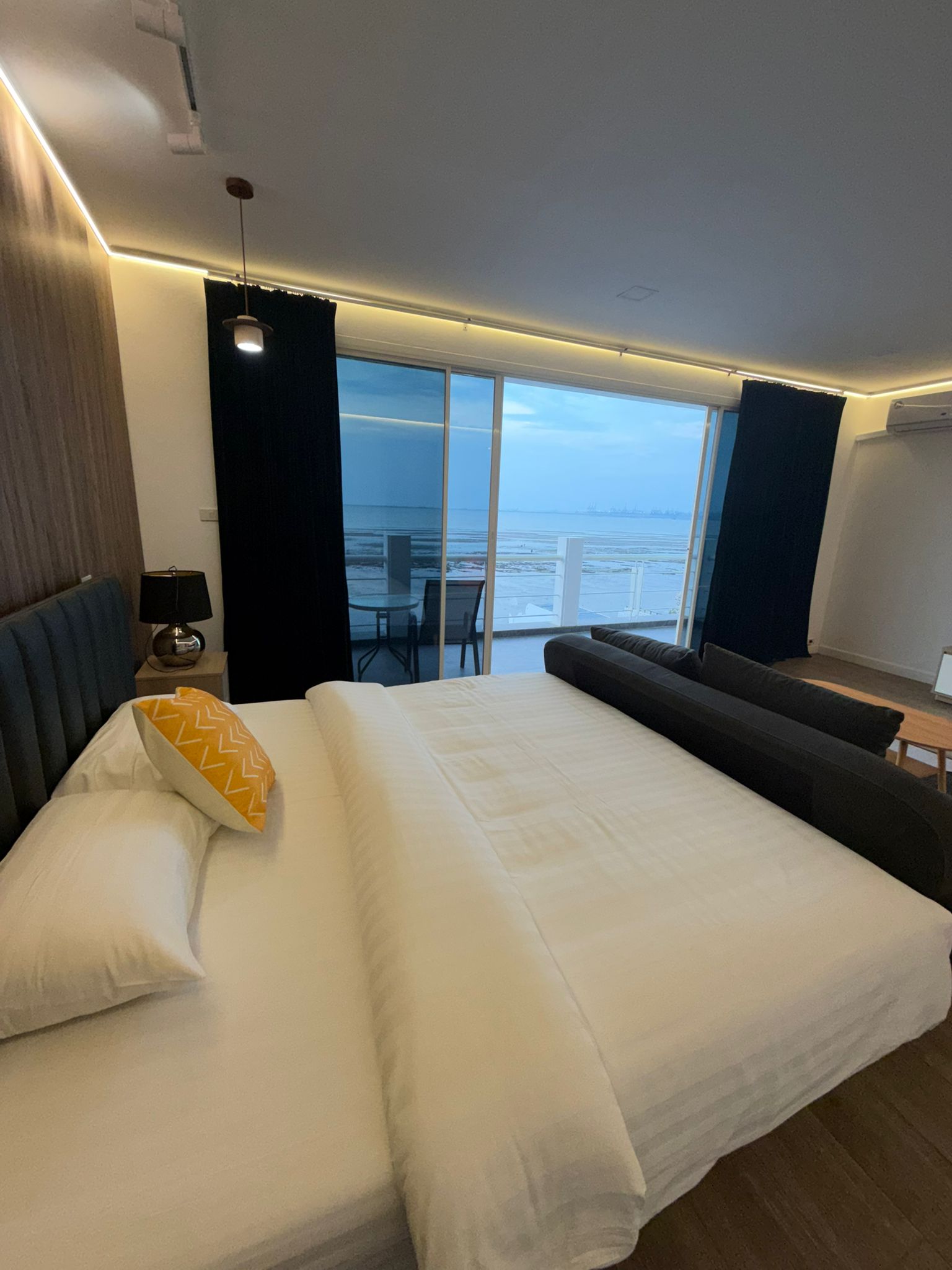 Beachfront Pool Villa for Sale – Pattaya