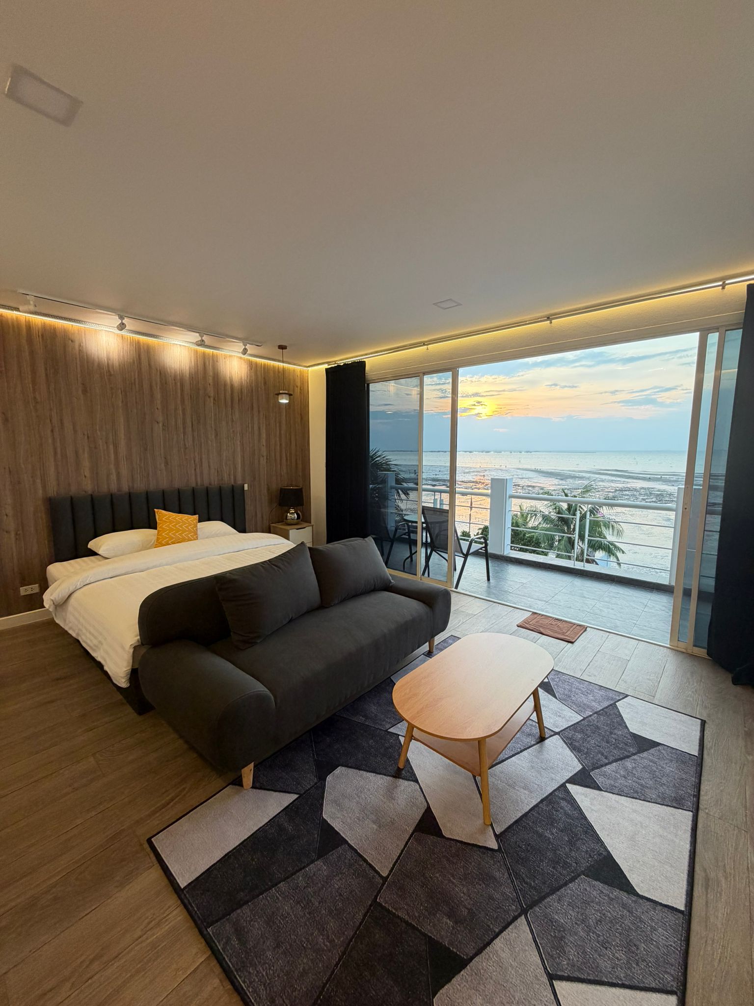 Beachfront Pool Villa for Sale – Pattaya