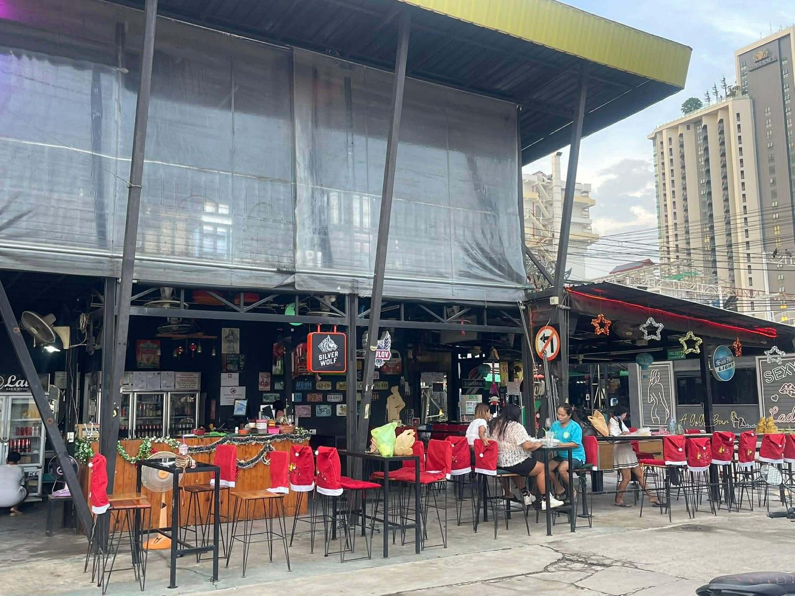 Bar for Takeover – Tree Town, Soi Buakhao