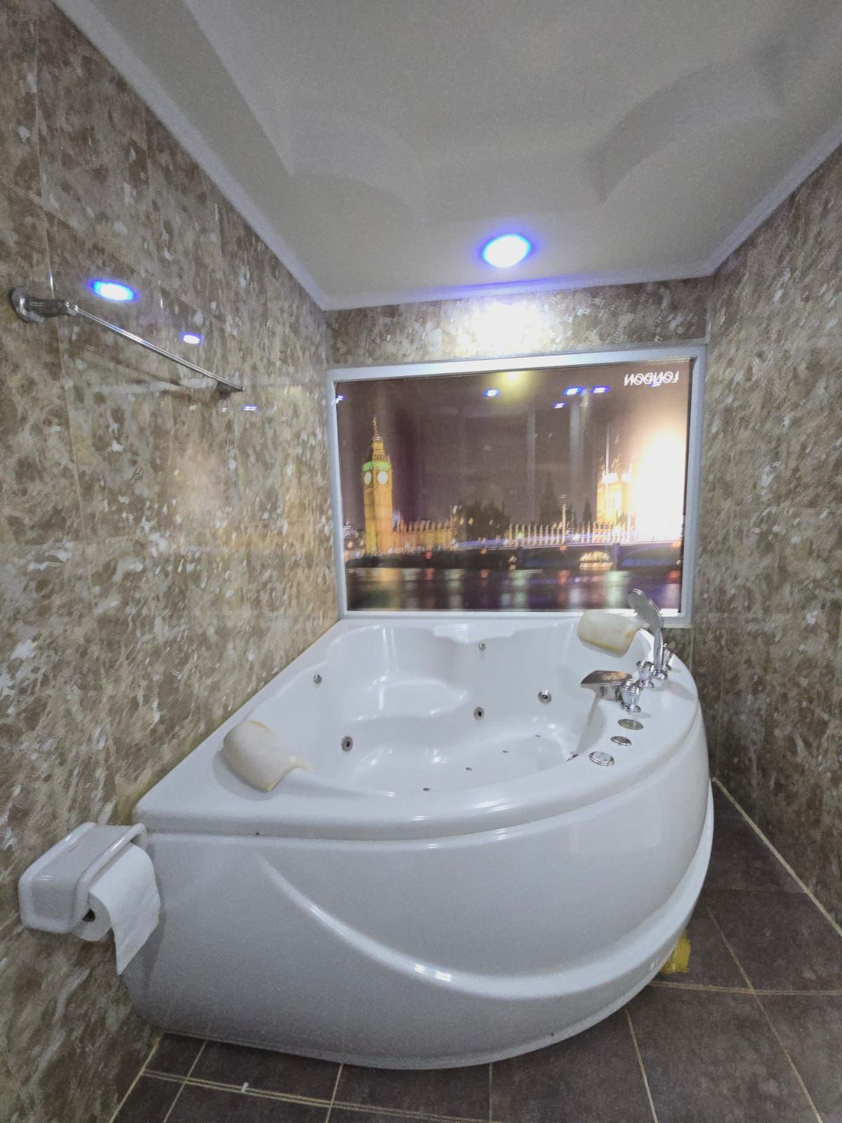 7 room hotel for rent | ready to run business
