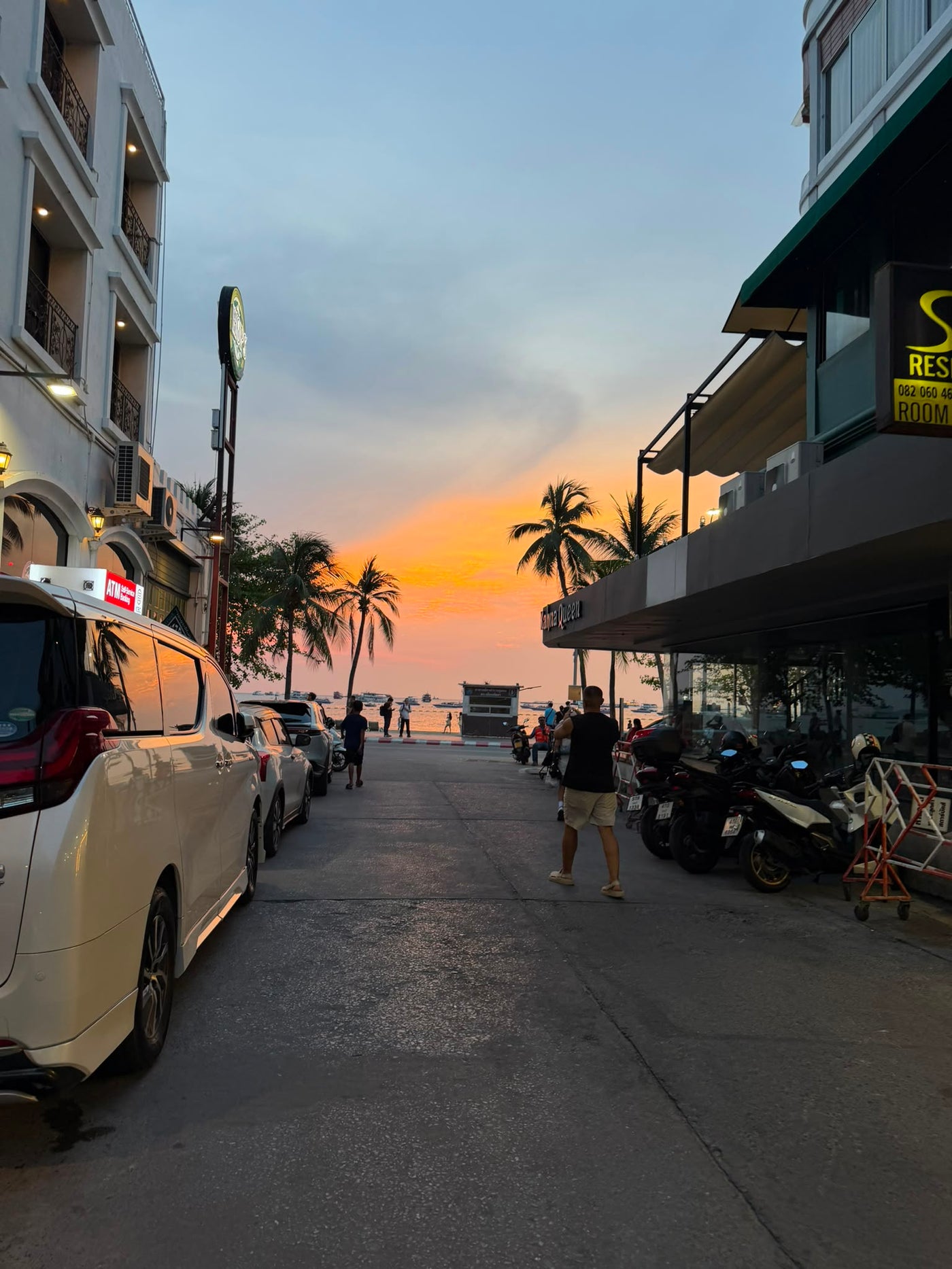 Bar & 12-Room Guesthouse for Takeover | Near the Beach, Pattaya — photo 10