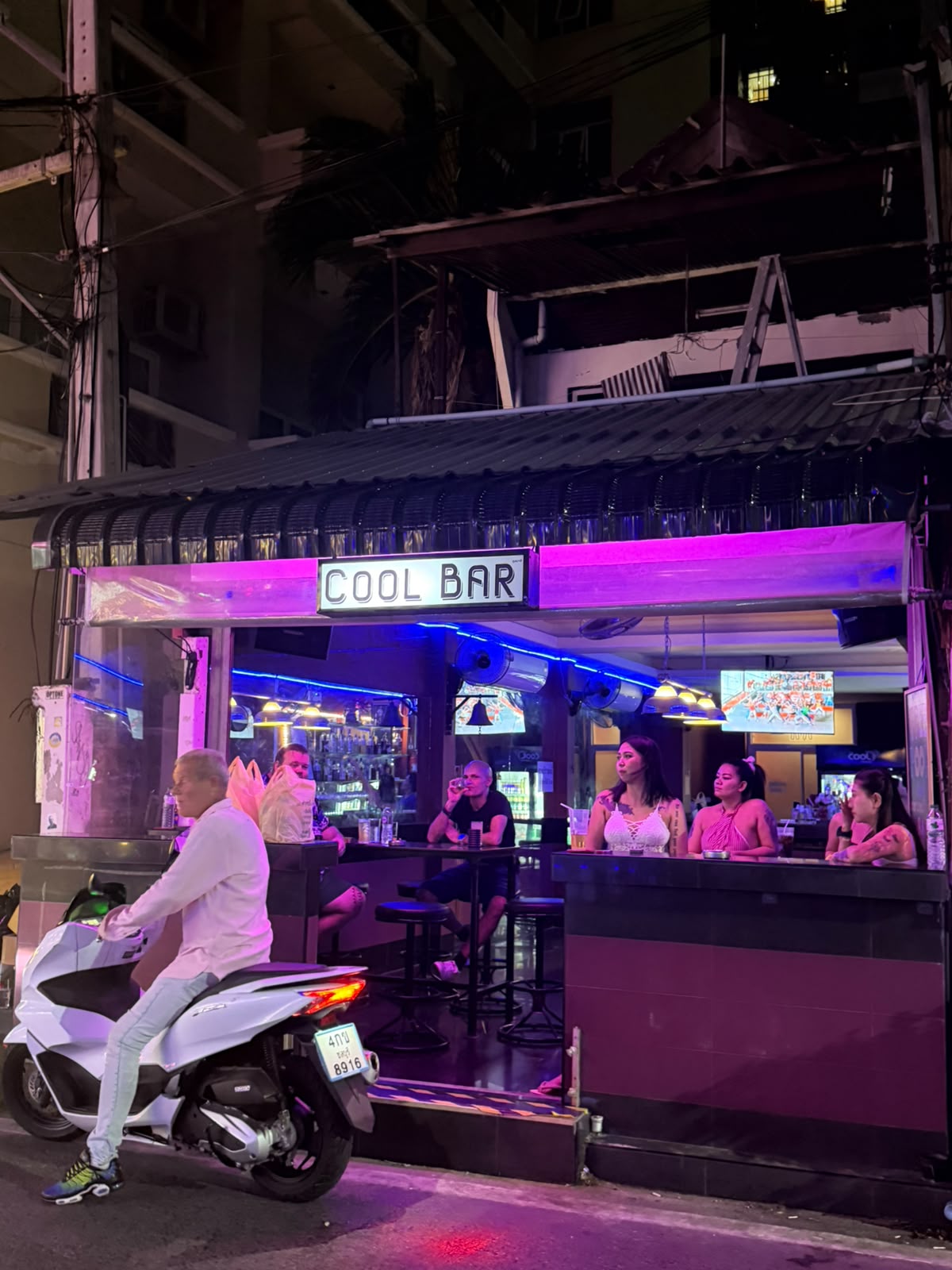 Bar for Takeover | Soi Diana, Soi Buakhao, Central Pattaya — photo 19