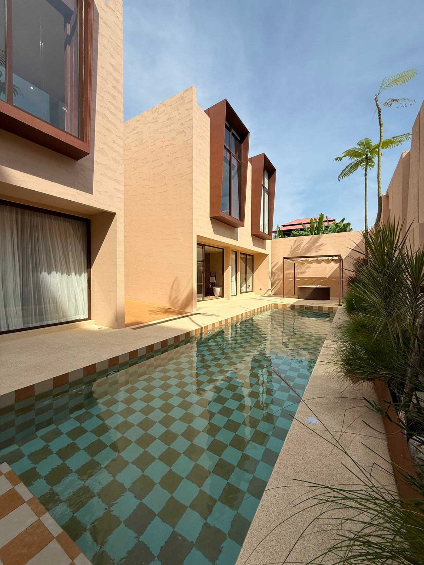 Luxury 5-Bedroom Pool Villa for Sale | Thappraya Road, Pattaya — photo 1