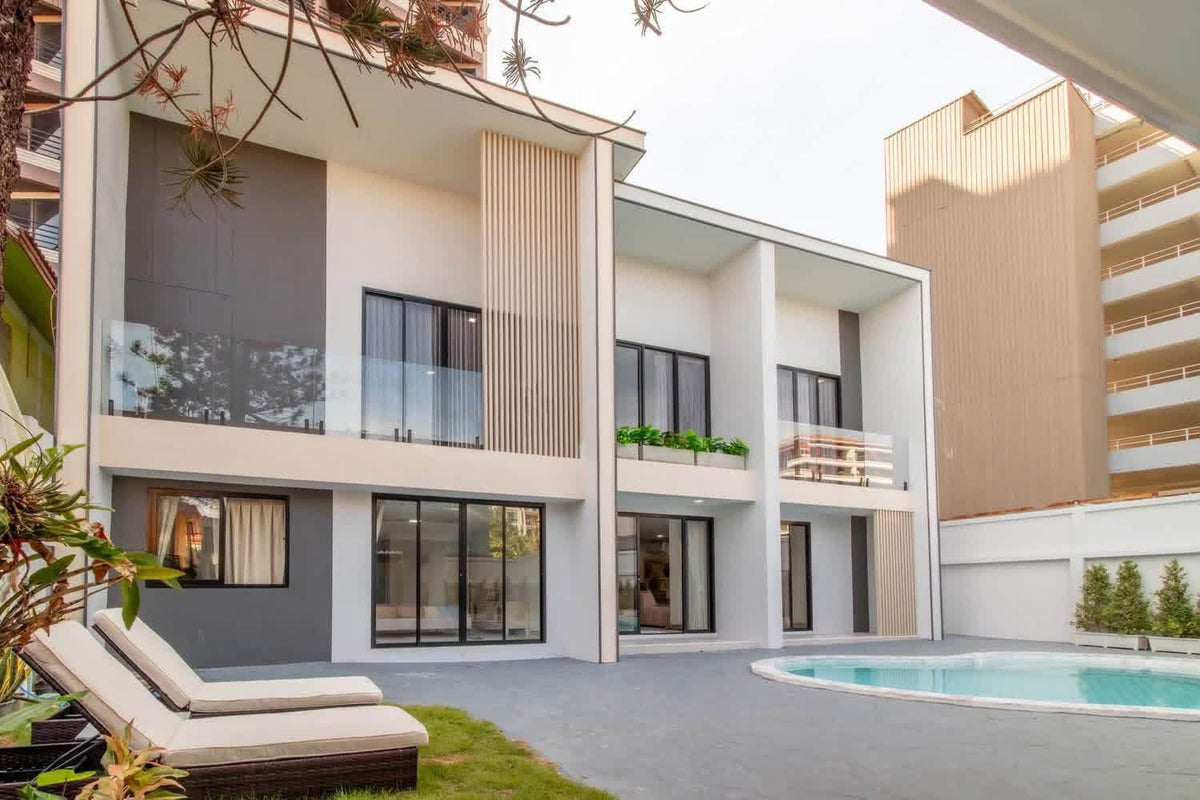 Luxury 7-Bedroom Pool Villa for Sale | Central Pattaya