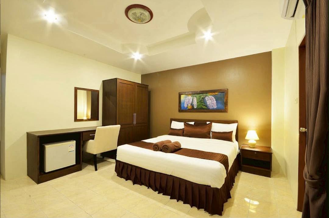 Restaurant & 18-Room Hotel Business for Takeover | Main Road, Soi Buakhao, Pattaya