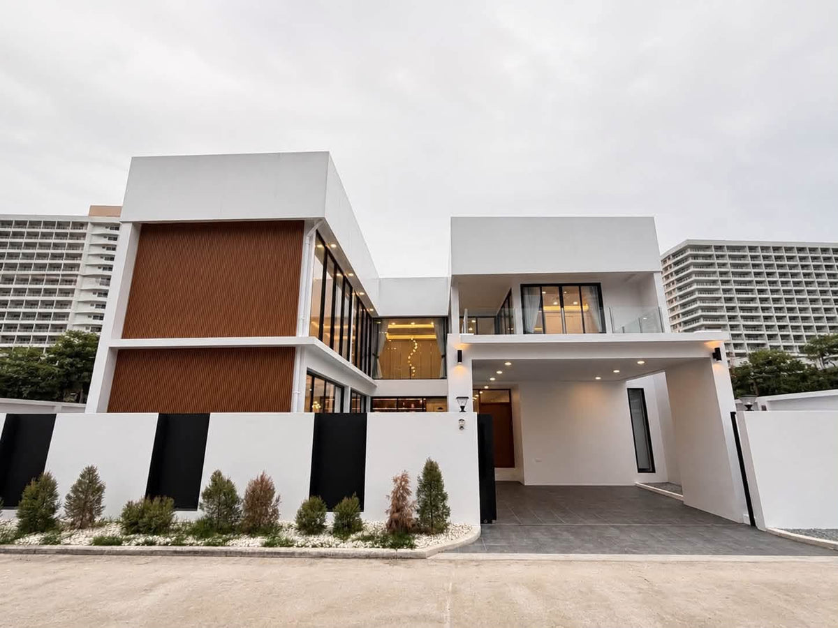 Luxury 5-Bedroom Pool Villa for Sale | 200m from Dongtan Beach, Jomtien