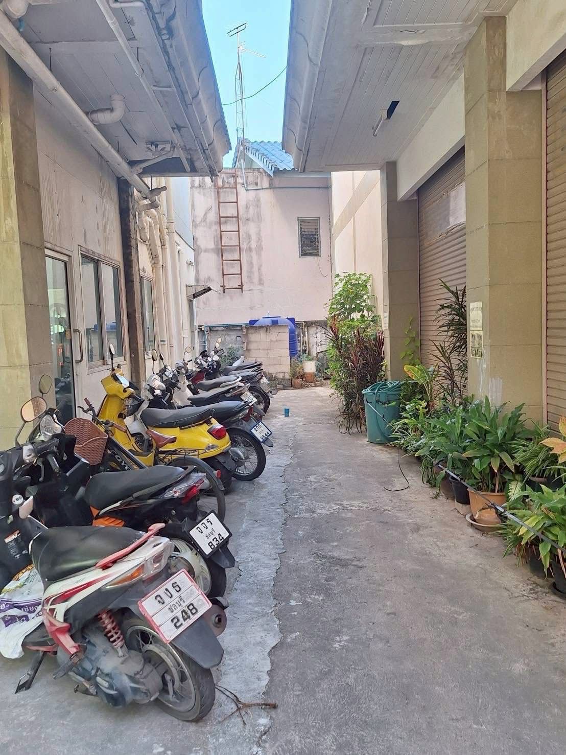 Building for Sale – Prime Location | Naklua, Phothisan