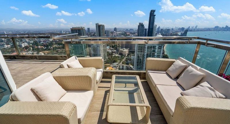 Penthouse – The Palm Wongamat, 4 Bedroom 625sqm with Private Rooftop Pool
