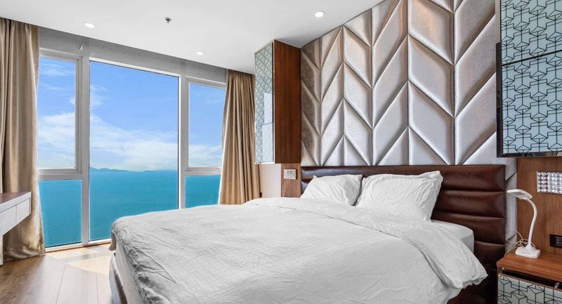 Penthouse – The Palm Wongamat, 4 Bedroom 625sqm with Private Rooftop Pool